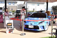 目にも鮮やかな青　栃木トヨタが新レーシングカー披露【動画】