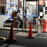 佐野のコンビニに車突っ込む　店内に従業員と客の計4人
