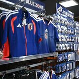 サッカーW杯開幕 「歴代最強」に栃木県内でも期待高まる グッズや書籍売り上げ、スポーツバー予約も好調