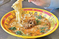 中国料理　新農村坦々刀削麺