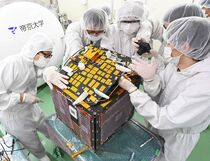 帝京大の人工衛星完成JAXAへ　宇都宮