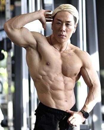 筋トレ系ユーチューバーの先駆け的存在 男性から高い支持 経営者として