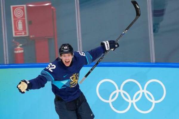 　スイス戦でゴールを決め、喜ぶフィンランドのアルトゥリ・レへコネン＝１８日、ミラノ（ＡＰ＝共同）