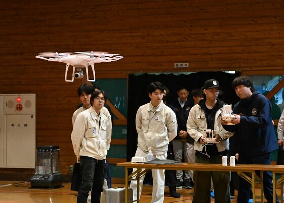 ドローンスクール開校に合わせ開かれた体験会