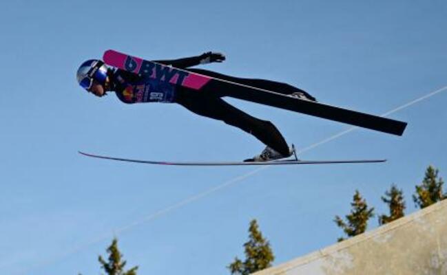 W杯ジャンプ男子第21戦、小林陵侑の飛躍=バートミッテルンドルフ(ロイター=共同)