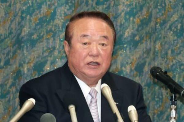 記者会見する「ばんえい競馬の未来を考える会」の小森唯永代表=18日午後、北海道帯広市