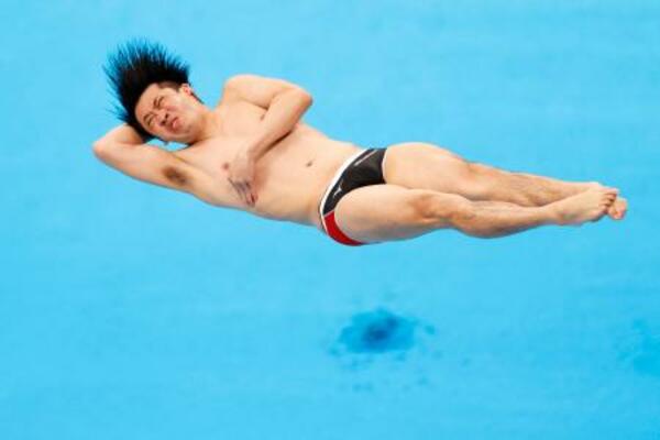 男子板飛び込み決勝 坂井丞の3回目の演技=東京アクアティクスセンター