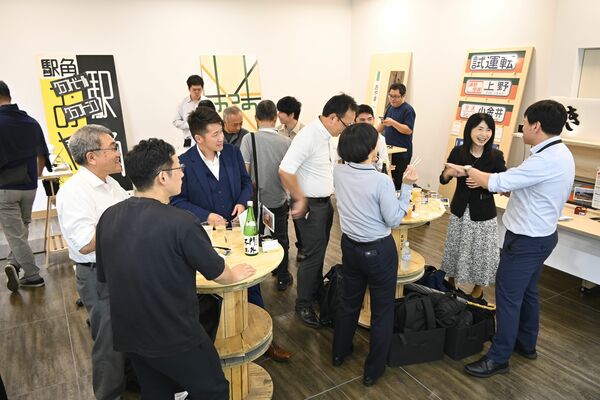昨年９月に実施し利用者に好評だった「ちょい飲み　駅角おやま」の短期実証実験