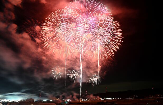 秋の夜空を彩った花火