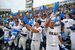 声をからして声援を送った一塁側アルプススタンドの応援団＝９日午後、阪神甲子園球場