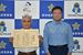 感謝状を贈呈された室井さん（左）と江田署長