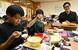 チーズフォンデュを味わう児童ら