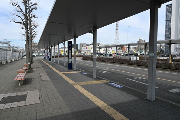 関東バス３番乗り場。宇都宮大学前に向かう路線は「卸団地循環線」と「ベルモール行」の二つ＝２０日午後、宇都宮市内