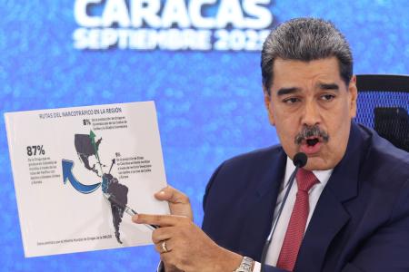 　記者会見するベネズエラのマドゥロ大統領＝１５日、カラカス（ＡＰ＝共同）