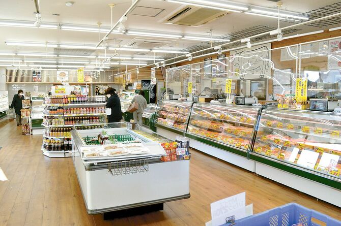昨年10月にリニューアルした明るい店内