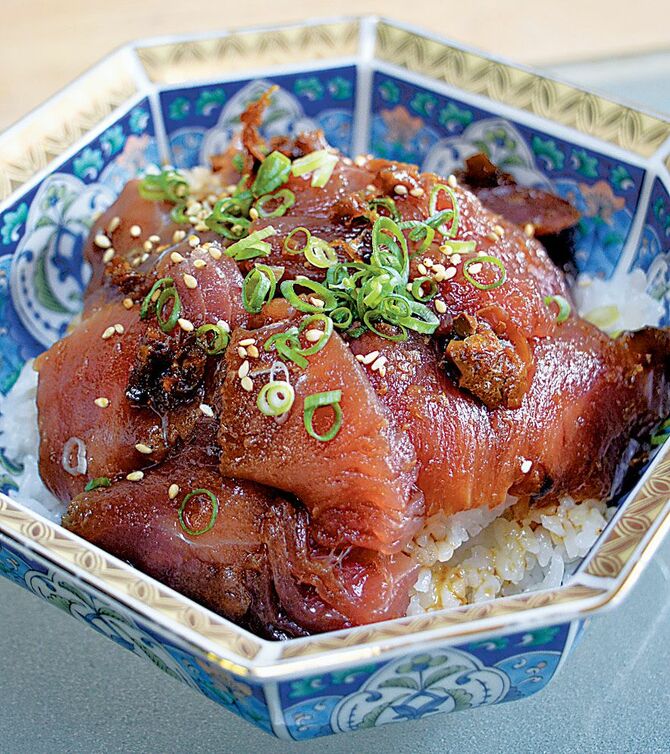 レモンの風味でさっぱりと、食が進む「まぐろの漬け丼」