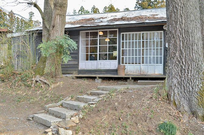 風景に溶け込むようなつづり食堂
