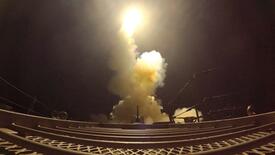 引けぬイラン、米楽観砕く