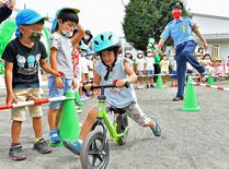 ブリッツェンが自転車安全教室　園児らと楽しく「お約束」