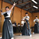 狙うは28メートル先の“扇”　大田原で与一弓道大会　伝承の再現目指し2…