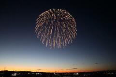 秋夜彩る光の大輪、茨城・土浦花火１００年