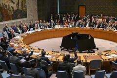 海峡で防御措置決議案否決