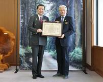 日光杉並木保護 県に10万円寄付