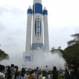 子ども総合科学館でロケット模型「とちぎ未来号」が初「発射」　デザイン一新　カウントダウンで大歓声