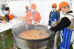 鬼怒の船頭鍋で「力をつけて」　国体競技会場で提供　宇都宮