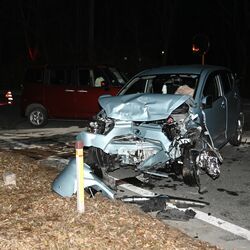 那須の重体事故　意識不明の運転手が死亡、身元も判明　相手車両の２人も胸などに痛み