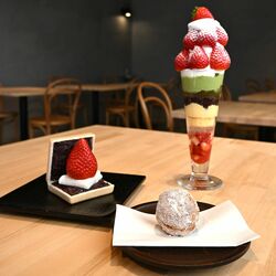 国内最大級のイチゴ農園に「和スイーツ」の新拠点　小山・いちごの里　看板は揚げたて餡ドーナツ