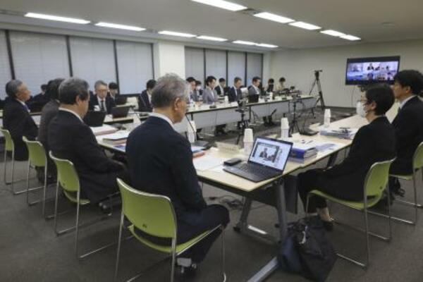 生活保護訴訟の最高裁判決を受けた専門委員会=10月、厚労省