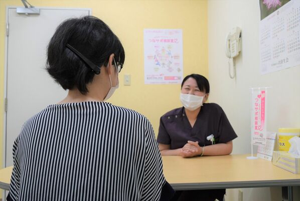 ４月の相談会以降、つなサポの支援を受けている女性＝７日午後、宇都宮市