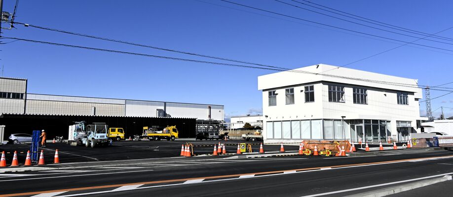 整備が進む「高林堂和菓子研究所」（右）と新工場＝宇都宮市
