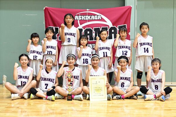 女子Ａブロック優勝の足利山前