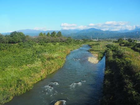 　富山地鉄本線からの車窓＝２５年１０月２３日、富山県