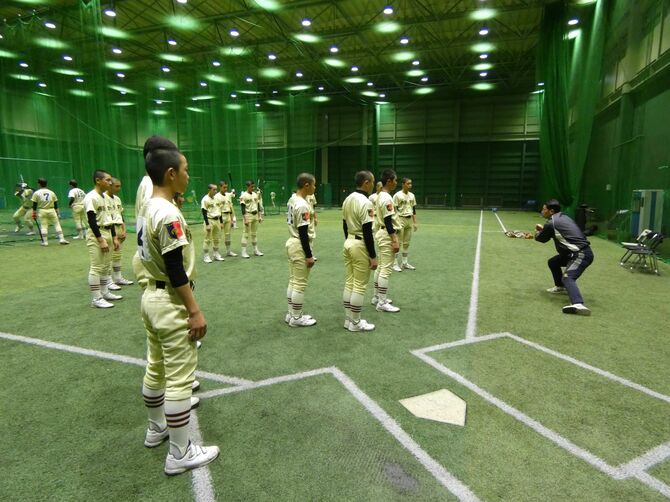 監督の増渕洋介さんが指導に入ると生徒たちが嬉しそうなのが印象的です