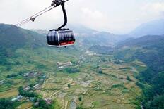 ３千メートル超、気軽にベトナム最高峰へ