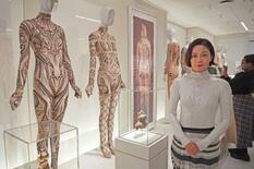 米でコスチュームアート展公開