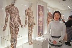 米でコスチュームアート展公開
