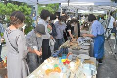 ３年ぶり足利学校門前マルシェ　県内外から40店集まる