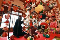 日光田母沢御用邸でつるしびな飾り