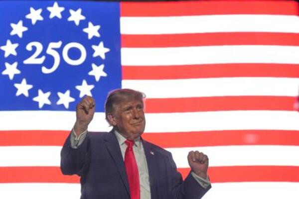 　集会に参加した米トランプ大統領＝２４日、ワシントン（ＡＰ＝共同）
