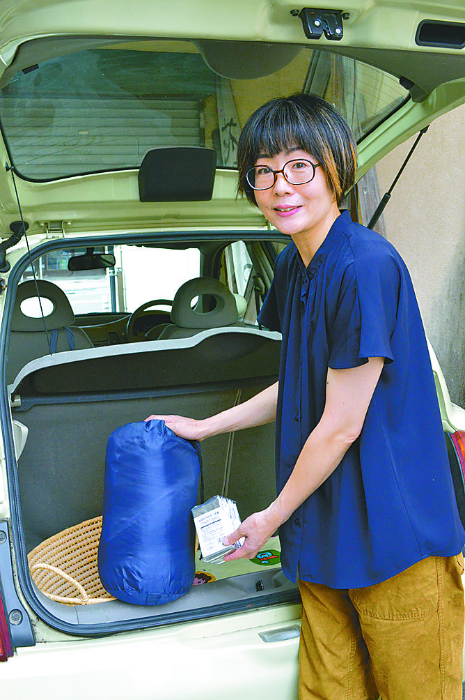 　　車にはいつも寝袋と保温シートが入っています