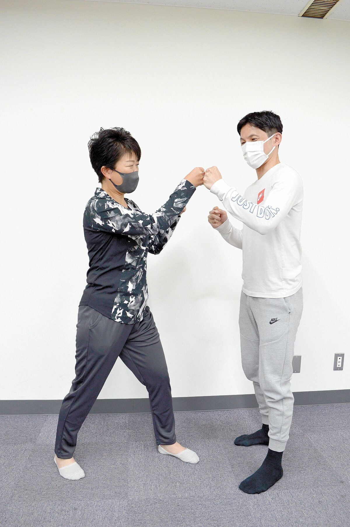 パーソナルトレーナー　藤本千晶のボディーメーク　ストレッチ　50回記念｜下野新聞 SOON
