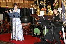 犠牲者悼み 鐘と音楽