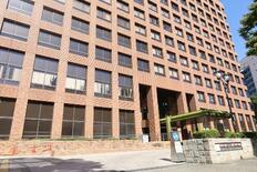 「デブと侮辱」顧問を提訴