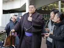 横綱大の里らロンドンに到着