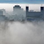 宇都宮市街地、濃霧に包まれ真っ白に　７日朝、県内各地で霧発生　３月中～…