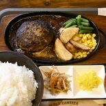 自家製ソース たっぷりと　ハンバーグ定食　ラララ食堂（日光）